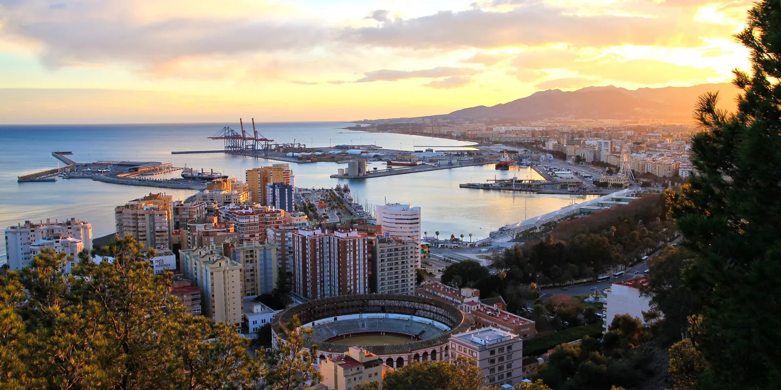 Malaga, pogled na grad i luku